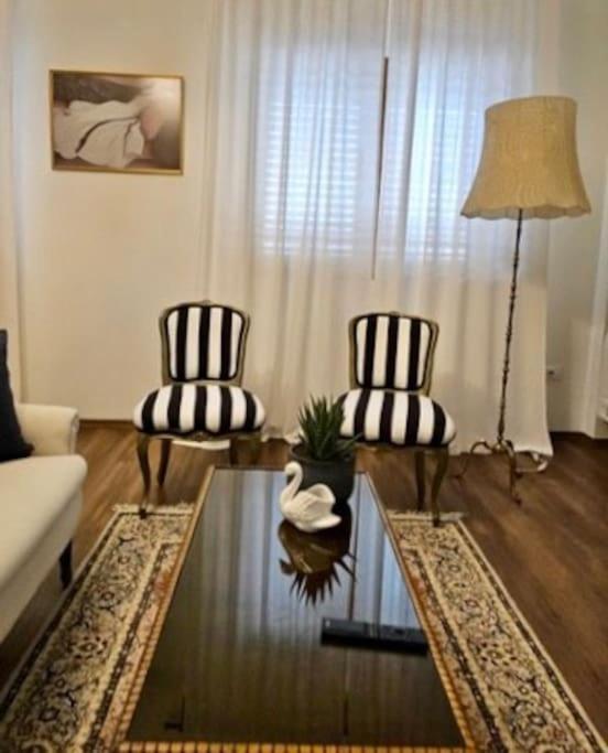 Novi'S Luxury Apartment 2 Gjirokastër Eksteriør bilde