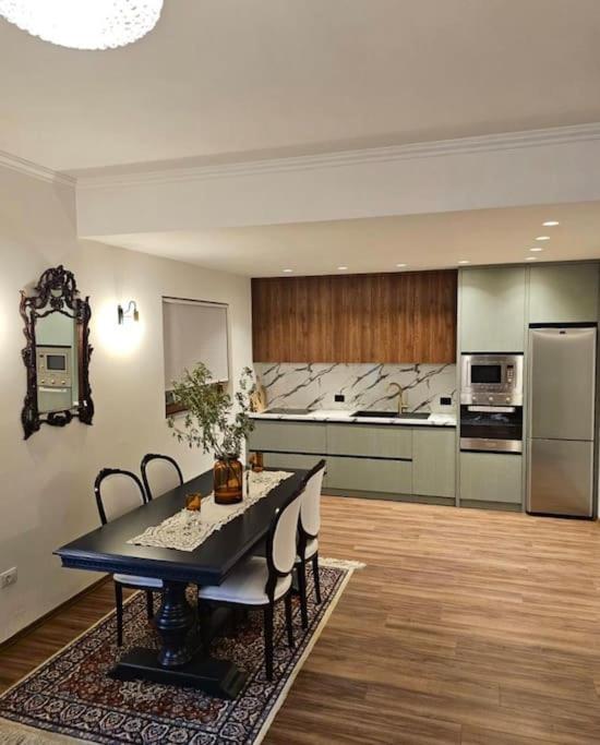 Novi'S Luxury Apartment 2 Gjirokastër Eksteriør bilde